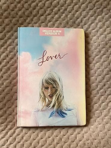 Taylor Swift Lover – Deluxe Album Version 4 kolleksiya kitabçası ve
