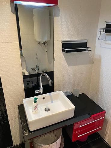 ikinci el qaplar: Kirayə verilir. Şəhərin mərkəzində inqilabda. Ciddi insanlar narahat — 3