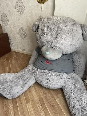 prius oyuncaq: Nəhəng Teddy ayı satılır. Təxminən 2 metr boyundadır. Çox yumşaq — 2