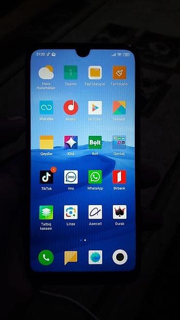 Məhsul: Smartfon Təsvir: - Gövdə rəngi: mavi - Aşağı hissədə dinamik