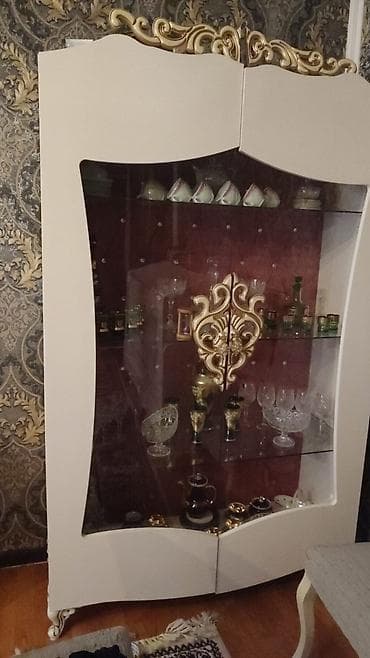 Стеклянная витрина-шкаф — 1