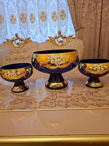 Böyük qablardan ibarət 3-lü bədii şüşə dəst - Material: qalın rəngli
