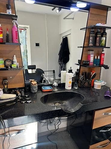 Tecili satilir qiymet sondur.Bərbər-stol komplekti – güzgülü, işıqlı