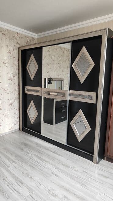 mətbəxt dolabı: İşlənmiş, Kupe, 3 qapılı Düz dolab, Qarderob, paltar dolabı — 1