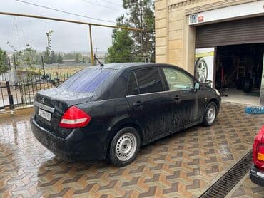 c klass mersedes: Nissan Tiida: 1.8 l | 2007 il Sedan — 6