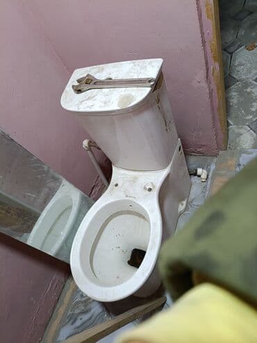 Universal keramika unitaz-komplekt - Birgə monoblok model: su çəni və — 1