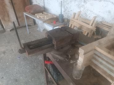 Паяльники: Ağır tip metal iş bençində quraşdırılmış iri dəzgah qısqacı və vintli — 4