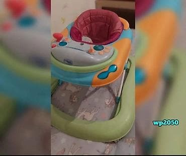 Uşaq gəzdirəni / Yürütəç - Rəngli və cəlbedici dizayn: yaşıl, mavi və