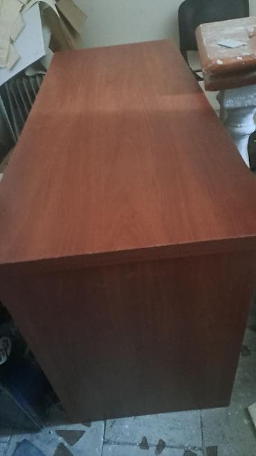 Müdir üçün, Dördbucaq masa