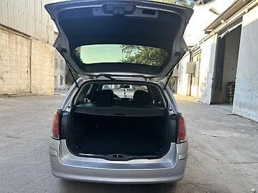 opel astra k: Opel Astra H Caravan (universal), gümüşü rəng. - Kuzov: 5 qapılı — 5