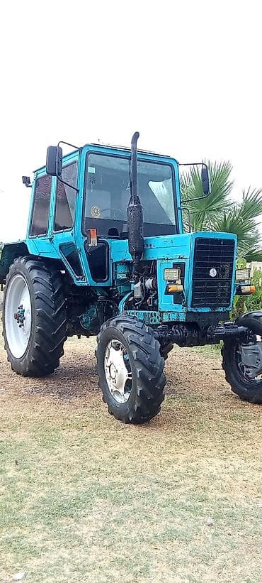avto 312: Mavi rəngli universal təkərli traktor - Korpus: kabinalı, geniş ön — 3