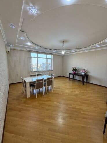 20 sahede kiraye evler: Mənzilin təqdimatı - Geniş və işıqlı salon: iri panoram pəncərə — 4