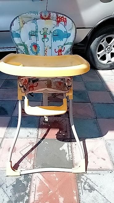 Yemək masaları, oturacaqları: Uşaq yemək stulu - Rəng: sarı süfrə, rəngarəng heyvan naxışlı — 1