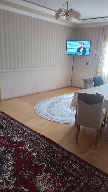 perde sederek: Satılır: 4 otaqlı mənzil/interyer - Geniş, işıqlı zal: dekorativ — 8