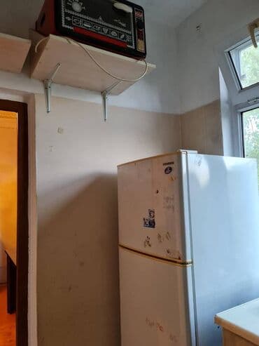 kirayə ucuz ev: 7ci mikrorayonda. 5/5, orta təmirli bütün əşyaları ilə 2 otaq, YALNIZ — 5