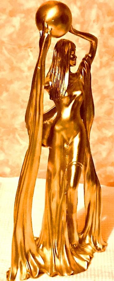 İncəsənət və kolleksiyalar: Продается статуэтка Девушка с шаром, очень оригинальная. Абсолютно — 2