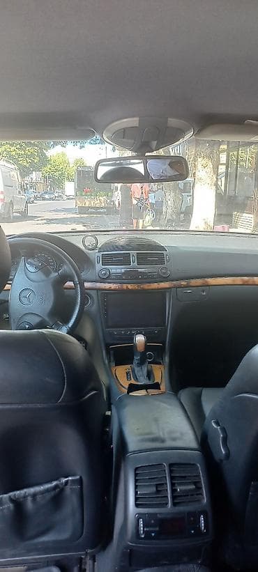 audi a5: Mercedes-Benz E 240: 2.6 l | 2002 il Sedan — 3