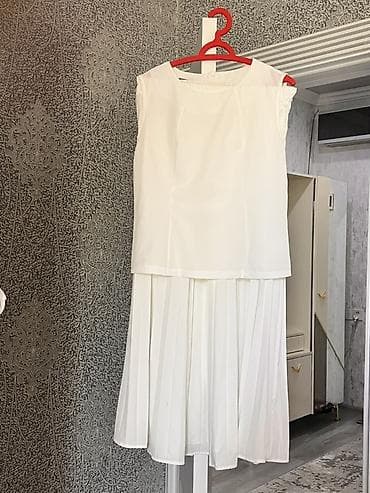 beli: Ağ rəngli iki hissəli dəst: - Yuxarı hissə: sadə dizaynlı, qolsuz — 1