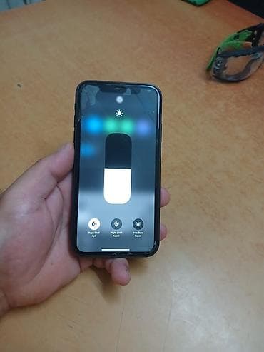 iphon 6 plus: IPhone 11, 64 GB, Qara, Face ID — 1