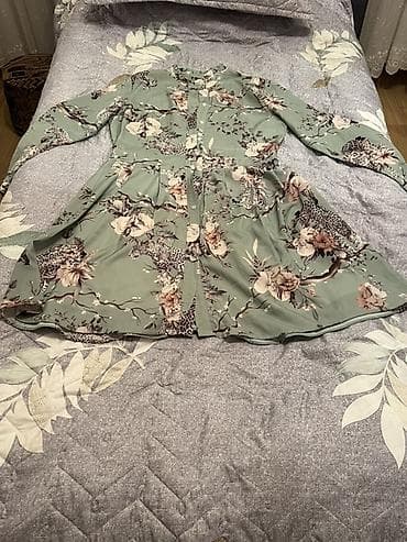 Личные вещи: Qafın üçün paltar– uzunqollu, dizə yaxın ətəkli, düyməli model. - — 1