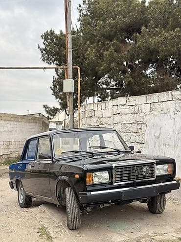maşın 2107: Model: Lada Riva/VAZ-2107 sedan Rəng: qara Kuzov: 4 qapılı, klassik — 2