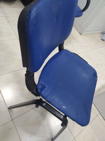 купить мебель для офиса бу: Mavi rəngli ofis/stul - Yumşaq oturacaq və kürəklik, süni dəri üzlük - — 2