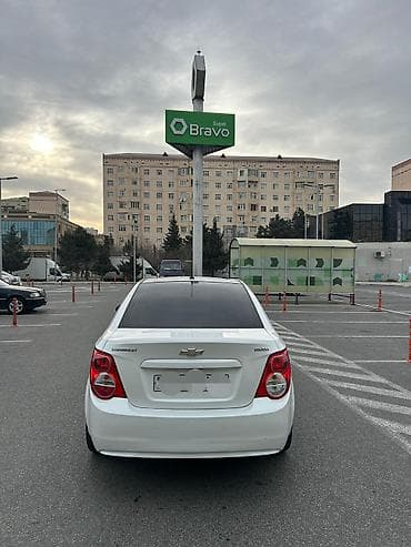 mercedes e 300: Chevrolet Aveo: 1.6 l | 2014 il 267752 km Sedan — 1