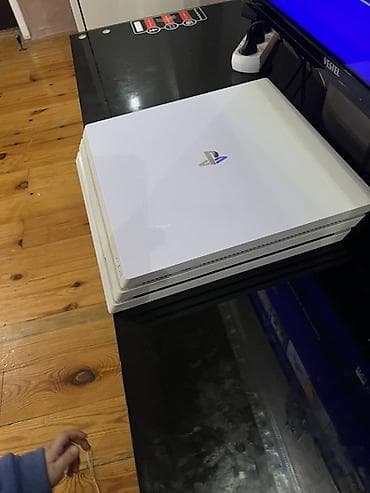peçlər və kaminlər: Playstation 4 pro 1 tr yaddas ela veziyetdedi temirde olmayib 2 pult — 2