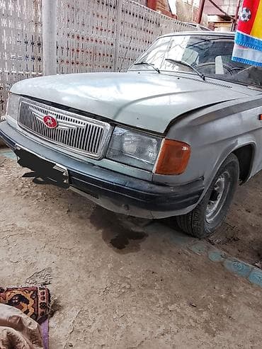 GAZ Volga sedan Xüsusiyyətlər: - Korpus: 4 qapılı sedan, açıq-boz
