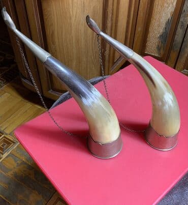 keçi buynuzu bəhməzi qiyməti: 1) Təbii buynuzdan əl ilə hazırlanmış,cilalanmış və naxışlanmış,həm də — 2