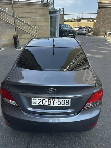 Hyundai Accent: 1.4 l | 2016 il Sedan — 2