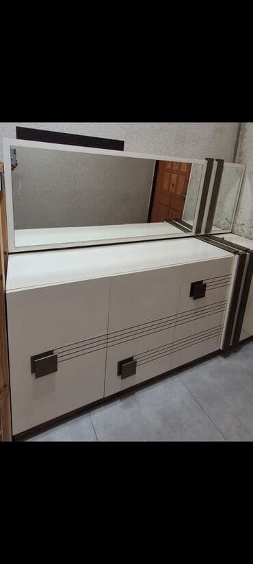 tək qapılı dolab: İşlənmiş, Açılan, 1 qapı Düz dolab, Servant — 2