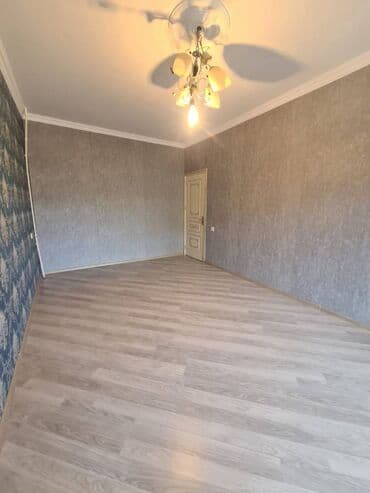 9 ci mikrorayon satilan evler: Bakı, 3 otaqlı, Köhnə tikili, m. Xalqlar Dostluğu, 82 kv. m — 3