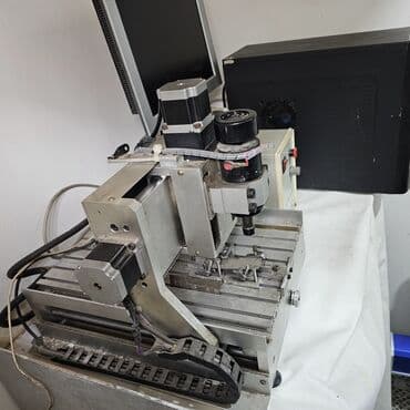 Laqondalar: Mini CNC Freze Komplekti Tərkib: - Alüminium gövdəli 3 oxlu mini CNC — 3