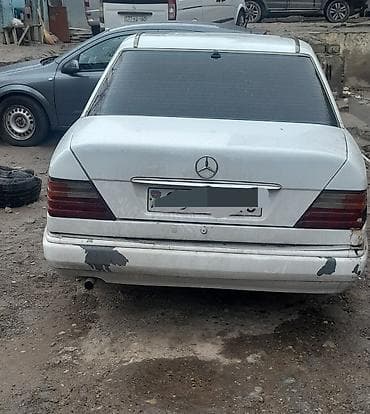 mator yaglari: Mercedes-Benz E 250: 2.5 l | 1995 il Sedan — 8