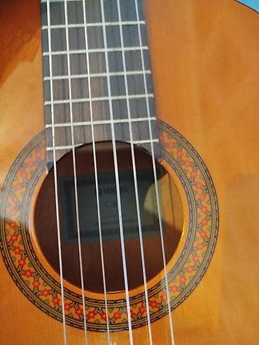 gitara akustik: Klassik gitara, Yamaha, İşlənmiş, Ünvandan götürmə — 2
