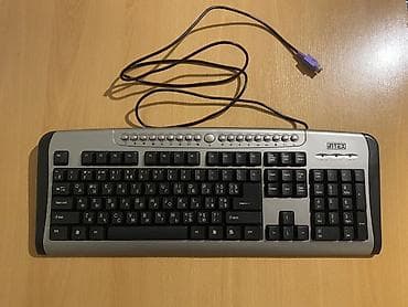 Kompüter, noutbuk və planşetlər: Satılır: 2 ədəd kompüter monitoru və 3 ədəd naqilli klaviatura dəsti — 5