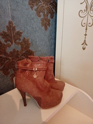 qadınlar üçün demisezon zamşa botfortlar: Ölçü: 36, rəng - Qırmızı, İşlənmiş — 4