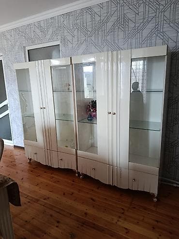 karandaş seti: Mebel dəsti – vitrin dolabları və TV tumbası - Rəng: krem/ivory — 2