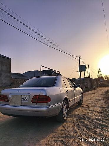 mersedes turbosu: Mercedes-Benz E-Class: 2.3 l | 1995 il Sedan — 10