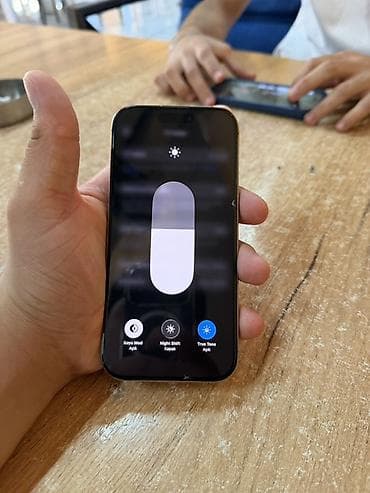 mi router 4a: IPhone 16 Pro, 256 GB, Qızılı, Simsiz şarj, Face ID — 4