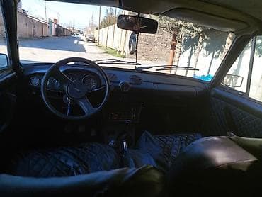 yan şuşə: VAZ 2106, sedandır. Aşağıdakı xüsusiyyətlərlə: - Kuzov: ağ rəng — 3