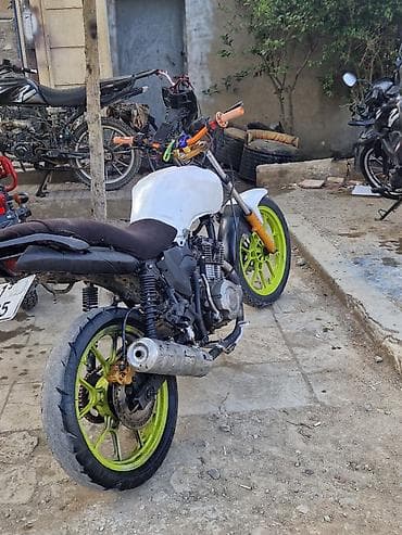 maşın ucun qoşqu: Modifikasiya olunmuş yol motosikleti - Güclü tək silindrli benzin — 1