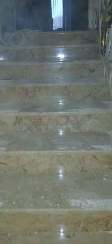 qranit daş: Salam. Mermer pileler. Yaxsi. Vezyede 20 eded. 4 duy qalinigi. 130 — 3