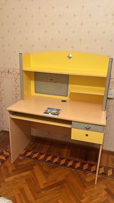 mars resmi: Oğlan və qız üçün, Siyirməli, Yazı masası, Stulsuz — 1