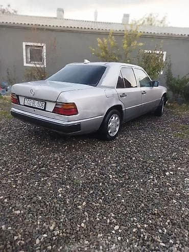 e220 turbo az: Mercedes-Benz W124: 2.5 l | 1992 il Sedan — 7