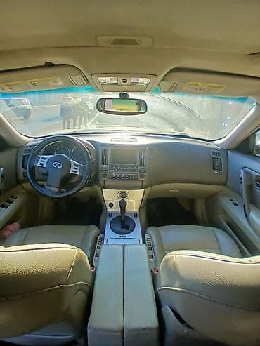 kardan niva: Infiniti FX35 – qara rəngli krossover/SUV Xüsusiyyətlər: - Model — 2