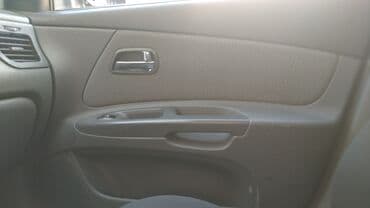 kia ceed azerbaycan: Gümüşü rəngdə Kia Rio sedan avtomobili. Avtomobilin xarici görünüşü — 7