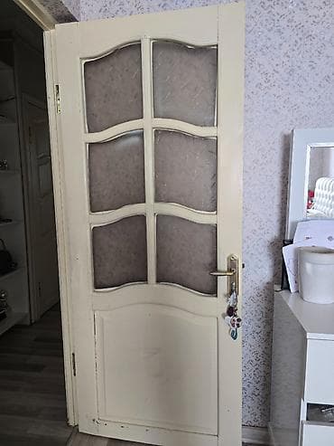 2 el mebel: 5 eded qapi biri 20 manatdan. Bu şertle özünüz cixardib aparirsiz — 1