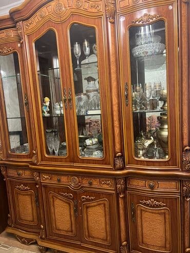 Трюмо: Б/у, Распашной, Прямой шкаф, Горка — 1